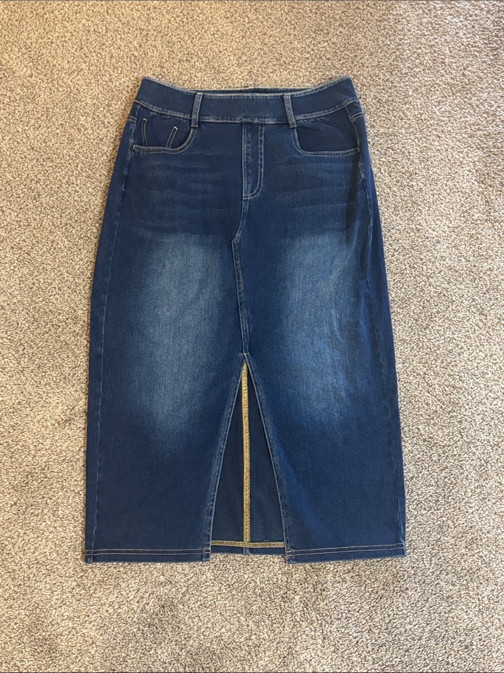 HALARA Skirt with Front Slit